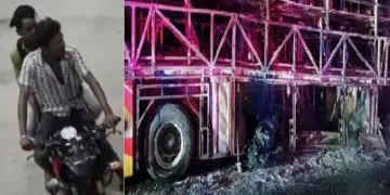 മദ്യപിച്ച് ലക്കുകെട്ട രണ്ട് യുവാക്കള്‍ ബൈക്കോടിക്കുന്നു (ഇടത്ത്) ആന്ധ്രയിലെ ബസിന് തീപിടിച്ച നിലയില്‍ (വലത്ത്)