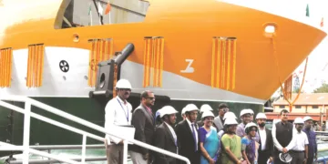 കൊച്ചി കപ്പല്‍ശാലയില്‍ നിര്‍മിച്ച രാജ്യത്തെ ഏറ്റവും വലിയ ഡ്രഡ്ജറായ ഡിസിഐ ഡ്രഡ്ജ് ഗോദാവരി നീറ്റിലിറക്കുന്ന ചടങ്ങില്‍ പോര്‍ട്ട് അതോറിറ്റി ചെയര്‍മാന്‍ ബി. കാശിവിശ്വനാഥന്‍, ഡിസിഐ ചെയര്‍മാന്‍ ഡോ. എം. അംഗമുത്തു, പെലാജിക് വിന്‍ഡ് സര്‍വീസസ് സിഇഒ ആന്ദ്രെ ഗ്രോനെവെല്‍ഡ്, കപ്പല്‍ശാല ചെയര്‍മാന്‍ മധു എസ്. നായര്‍, ഡിസിഐ പ്രതിനിധി ശിരോഭൂഷണം സുജാത തുടങ്ങിയവര്‍ ഡഡ്ജറിന് മുന്നില്‍