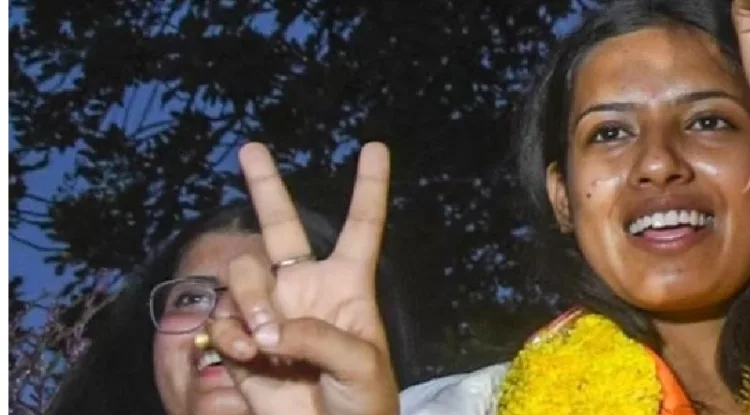 ദല്‍ഹി യൂണിവേഴ്സിറ്റി സ്റ്റുഡന്‍സ് യൂണിയന്‍ തെരഞ്ഞെടുപ്പില്‍ ഇടത് കോട്ട തകര്‍ത്ത് ജോയിന്‍റ് സെക്രട്ടറിയായി വിജയിച്ച് എബിവിപി നേതാവ് ദീപിക