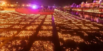 'ഭവ്യ ദിവ്യ നവ്യ ദീപോത്സവ് 2025 ന്‍റെ ഭാഗമായി സരയൂനദിയില്‍ തെളിക്കപ്പെട്ട 26 ലക്ഷം ദീപാങ്കിതമായ മണ്‍ചെരാതുകളുടെ ദൂരക്കാഴ്ച