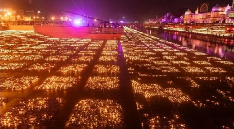 'ഭവ്യ ദിവ്യ നവ്യ ദീപോത്സവ് 2025 ന്‍റെ ഭാഗമായി സരയൂനദിയില്‍ തെളിക്കപ്പെട്ട 26 ലക്ഷം ദീപാങ്കിതമായ മണ്‍ചെരാതുകളുടെ ദൂരക്കാഴ്ച