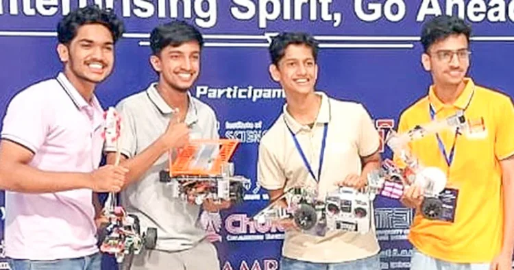 ചൈനയില്‍ നടന്ന ഐഡിസി റോബോക്കോണ്‍ വേദിയില്‍ അമൃത വിശ്വവിദ്യാപീഠത്തില്‍ നിന്നുള്ള വിദ്യാര്‍ത്ഥികള്‍