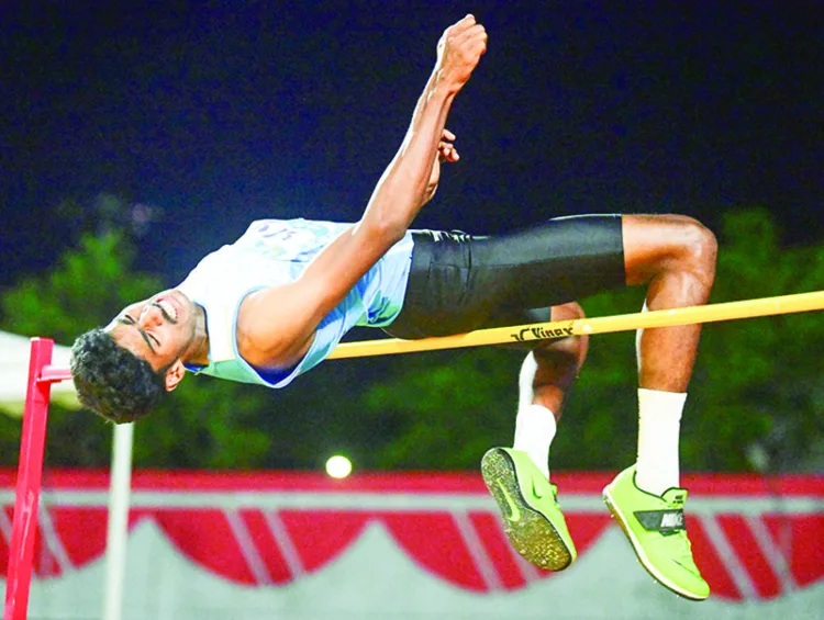 കേരള സ്‌കൂള്‍ കായികമേളയില്‍ സീനിയര്‍ ആണ്‍കുട്ടികളും ഹൈജംപില്‍ കോട്ടയം മുരിക്കിന്‍വയല്‍ ജിഎച്ച്എസ്എസിലെ ജുവല്‍ തോമസ് സ്വര്‍ണം നേടുന്നു