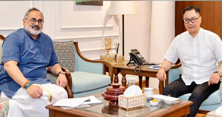 ബിജെപി സംസ്ഥാന പ്രസിഡന്റ് രാജീവ് ചന്ദ്രശേഖര്‍ കേന്ദ്ര ന്യൂനപക്ഷകാര്യ മന്ത്രി കിരണ്‍ റിജിജുവുമായി ന്യൂദല്‍
ഹിയില്‍ കൂടിക്കാഴ്ച നടത്തിയപ്പോള്‍