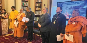 ശിവഗിരി മഠത്തിന്റെ ആഭിമുഖ്യത്തില്‍ മെല്‍ബണിലെ വിക്ടോറിയന്‍ പാര്‍ലമെന്റില്‍ ലോക മത പാര്‍ലമെന്റ് സംഘടിപ്പിച്ചപ്പോള്‍