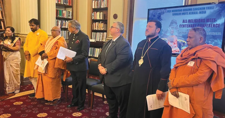 ശിവഗിരി മഠത്തിന്റെ ആഭിമുഖ്യത്തില്‍ മെല്‍ബണിലെ വിക്ടോറിയന്‍ പാര്‍ലമെന്റില്‍ ലോക മത പാര്‍ലമെന്റ് സംഘടിപ്പിച്ചപ്പോള്‍