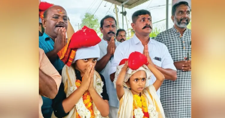 ശബരിമല മേല്‍ശാന്തി നറുക്കെടുപ്പിനായി പന്തളം കൊട്ടാരത്തില്‍ നിന്ന് കശ്യപ് വര്‍മയും മൈഥിലി കെ. വര്‍മയും സന്നിധാനത്തേക്ക് പുറപ്പെടുന്നു.