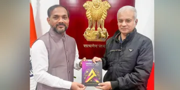 രാജു നാരായണ സ്വാമിയുടെ ഗണിതം മധുരം കൈപ്പുസ്തകം ഭാരത അംബാസഡറുടെ ചുമതല
വഹിക്കുന്ന ഡെപ്യൂട്ടി ചീഫ് ഓഫ് മിഷന്‍ സഞ്ജയ് മൂലുക പ്രകാശനം ചെയ്യുന്നു