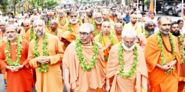 മാര്‍ഗദര്‍ശക് മണ്ഡല്‍ ധര്‍മരക്ഷാ സംഗമത്തിനു മുന്നോടിയായി എറണാകുളത്ത് സംന്യാസിമാരുടെ നേതൃത്വത്തില്‍ നടത്തിയ ശോഭായാത്ര