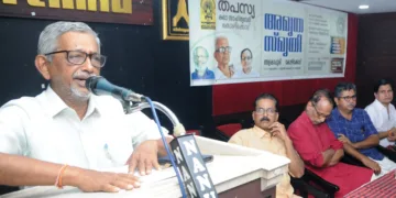 തപസ്യയുടെ 'അമൃതസ്മൃതി' ഭാരതീയ വിചാരകേന്ദ്രം ഡയറക്ടര്‍ ആര്‍. സഞ്ജയന്‍ ഉദ്ഘാടനം ചെയ്യുന്നു