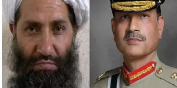 താലിബാന്‍ സര്‍ക്കാരിന്‍റെ പരമോന്നത നേതാവായ ഹിബത്തുള്ള അഖുന്‍സാദ (ഇടത്ത്)