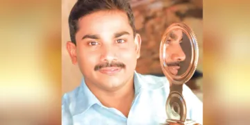 അടയ്ക്കാപുത്തൂര്‍ കണ്ണാടിയുമായി എം.പി. കൃഷ്ണകുമാര്‍