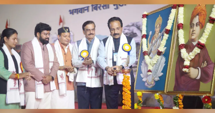 എബിവിപി 71-ാം ദേശീയ സമ്മേളനം ഡെറാഡൂണില്‍ ഐഎസ്ആര്‍ഒ മുന്‍ ചെയര്‍മാന്‍ ഡോ. എസ്. സോമനാഥ് നിലവിളക്ക് തെളിയിച്ച് ഉദ്ഘാടനം ചെയ്യുന്നു. ദേശീയ സെക്രട്ടറി ക്ഷമ ശര്‍മ്മ, ജനറല്‍ സെക്രട്ടറി ഡോ. വീരേന്ദ്രസിങ് സോളങ്കി, സ്വാഗതസംഘം ചെയര്‍മാന്‍ ഡോ. കമല്‍ ഘന്‍ശാല, പ്രസിഡന്റ് പ്രൊഫ. രഘുരാജ് കിഷോര്‍ തിവാരി എന്നിവര്‍ സമീപം