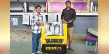 തൃശൂര്‍ സെന്റ് അഗസ്സിന്‍ കുട്ടന്നൂരിലെ എച്ച് എസ് 8-ാം
ക്ലാസ് വിദ്യാര്‍ത്ഥികളായ അനന്തകൃഷ്ണന്‍ വി.എയും
ആദിദേവ് ഗീരിഷും സ്മാര്‍ട്ട് സേഫ് ഡ്രൈവിംഗ് സിസ്റ്റത്തോടൊപ്പം