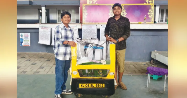 തൃശൂര് സെന്റ് അഗസ്സിന് കുട്ടന്നൂരിലെ എച്ച് എസ് 8-ാം
ക്ലാസ് വിദ്യാര്ത്ഥികളായ അനന്തകൃഷ്ണന് വി.എയും
ആദിദേവ് ഗീരിഷും സ്മാര്ട്ട് സേഫ് ഡ്രൈവിംഗ് സിസ്റ്റത്തോടൊപ്പം