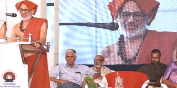 ആലുവ തന്ത്രവിദ്യാപീഠത്തില്‍ നടന്ന വിദ്വത് സദസിന്റെ സമാപന സമ്മേളനം തൃശൂര്‍ നടുവില്‍മഠം സ്വാമിയാര്‍
പാര്‍ത്ഥസാരഥി ഭാരതി സ്വാമി ഉദ്ഘാടനം ചെയ്യുന്നു