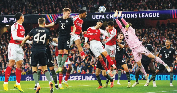 ആഴ്‌സണലിനായി ജൂറിയന്‍ ടിംബര്‍ ഹെഡ്ഡറിലൂടെ ഗോള്‍ നേടുന്നു