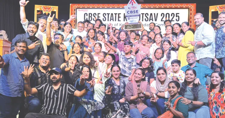 മരങ്ങാട്ടുപിള്ളി ലേബര്‍ ഇന്ത്യ പബ്ലിക്ക് സ്‌കൂളില്‍ നടന്ന സംസ്ഥാന സിബിഎസ്ഇ കലോത്സവത്തില്‍ ഓവറോള്‍ ചാമ്പ്യന്‍ഷിപ്പ് നേടിയ മലബാര്‍ സഹോദയ ടീം