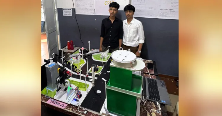 കോഴിക്കോട് സില്‍വര്‍ ഹില്‍സ് എച്ച്എസ്എസിലെ എസ്.കെ.ഗൗരംഗും ഓംകാര്‍ സനത്തും ഓണ്‍ റോഡ് ചാര്‍ജിങ് സിസ്റ്റവുമായി