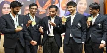 ഇന്ത്യയുടെ മുന്‍നിരതാരങ്ങളായ ഗുകേഷ്, പ്രജ്ഞാനന്ദ, അര്‍ജുന്‍ എരിഗെയ്സി, വിദിത് ഗുജറാത്തി എന്നിവര്‍ (ഇടത്ത് നിന്നും വലത്തോട്ട് )