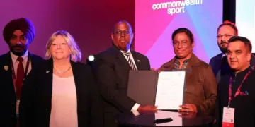 2030ലെ കോമണ്‍വെല്‍ത്ത് ഗെയിംസ് ഭാരതത്തിന് അനുവദിക്കുന്ന രേഖ സ്‌കോട്‌ലന്‍ഡിലെ ഗ്ലാസ്‌ഗോയില്‍ ഇന്ത്യന്‍ ഒളിമ്പിക് അസോസിയേഷന്‍ പ്രസിഡന്റ് പി.ടി. ഉഷയ്ക്ക് കൈമാറുന്നു