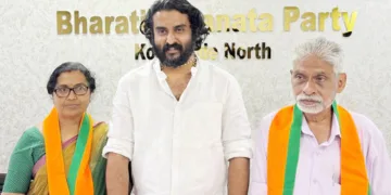 ബിജെപിയില്‍ ചേര്‍ന്ന കോണ്‍ഗ്രസ് നേതാക്കളായ തോട്ടത്തില്‍ ശശിധരനും ഭാര്യ മഹിജ തോട്ടത്തിലും കോഴിക്കോട് നോര്‍ത്ത് ജില്ലാ പ്രസിഡന്റ്
സി.ആര്‍. പ്രഫുല്‍കൃഷ്ണനൊപ്പം