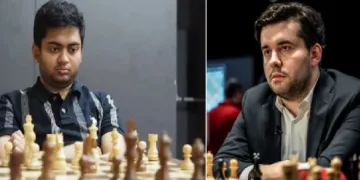 ദീപ്തയാന്‍ ഘോഷ് (ഇടത്ത്) റഷ്യയുടെ ഇയാന്‍ നെപോമ്നെഷി (വലത്ത്)