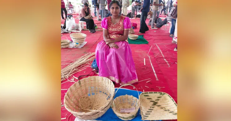 ദിവ്യ താന്‍ നിര്‍മിച്ച മുള ഉത്പന്നങ്ങളുമായി