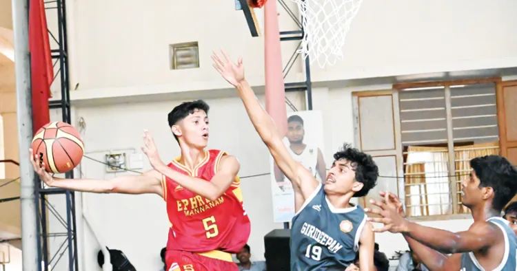 എഫ്രേംസ്-ഗിരിദീപം ബാസ്‌കറ്റ്‌ബോള്‍ പോരാട്ടത്തില്‍ നിന്ന്‌