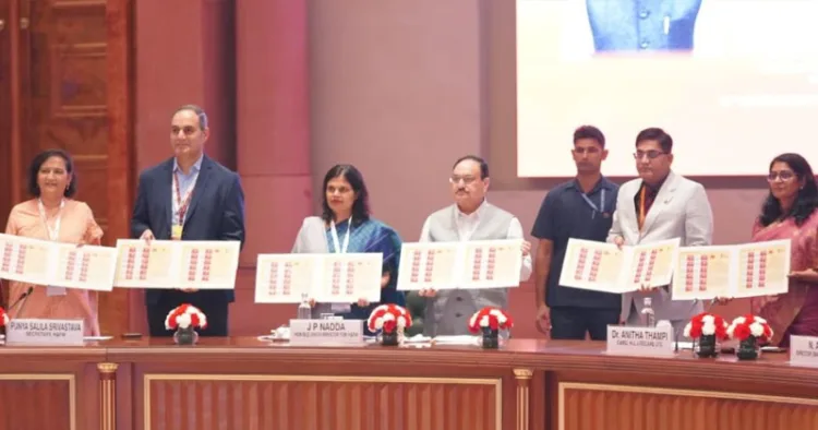 എച്ച് എൽ എൽ അമൃത് ഫാര്‍മസികളുടെ പത്താം വാർഷികാത്തോടനുബന്ധിച്ച്‌ പുറത്തിറക്കിയ പ്രത്യേക സ്റ്റാമ്പ്‌ കേന്ദ്ര ആരോഗ്യ മന്ത്രി ജെ പി നദ്ദ പ്രകാശനം ചെയ്യുന്നു. കേന്ദ്ര ആരോഗ്യ കുടുംബക്ഷേമ സെക്രട്ടറി പുണ്യ സലില ശ്രീവാസ്തവ, എച്ച് എൽ എൽ ലൈഫ്കെയർ ലിമിറ്റഡ് ചെയർപേഴ്സൺ ഡോ. അനിത തമ്പി, മറ്റു ഉന്നത ഉദ്യോഗസ്ഥർ എന്നിവർ സമീപം