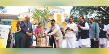 56-ാമത് ഗോവ അന്താരാഷ്ട്ര ചലച്ചിത്രോത്സവത്തിന് തുടക്കം കുറിച്ച് വേദിയില്‍ നട്ട തുളസി മുഖ്യമന്ത്രി പ്രമോദ് സാവന്ത് നനയ്ക്കുന്നു. ഗവര്‍ണര്‍ പശുപതി അശോക് ഗജപതി രാജു, കേന്ദ്ര മന്ത്രിമാരായ എല്‍. മുരുകന്‍, ശ്രീപദ് നായിക്, ഫെസ്റ്റിവല്‍ ഡയറക്ടര്‍ ശേഖര്‍ കപൂര്‍, തുടങ്ങിയവര്‍ സമീപം