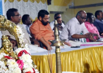 കട്ടുകട്ട് കെട്ട നാളമായി....2019 നവംബർ 15ന് എൻ.വാസു തിരുവിതാംകൂർ ദേവസ്വം ബോർഡ് പ്രസിഡന്റായി ചുമതലയേറ്റ് രജിസ്റ്ററിൽ ഒപ്പിടുമ്പോൾ അയ്യപ്പ വിഗ്രഹത്തിന് മുന്നിലെ നിലവിളക്ക് കെടുന്നു