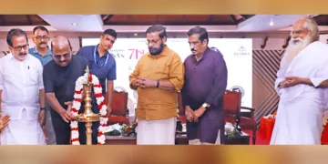 സ്വാമി ഈശയുടെ 75-ാം പിറന്നാള്‍ ആഘോഷം പശ്ചിമബംഗാള്‍ ഗവര്‍ണര്‍ ഡോ. സി.വി ആനന്ദബോസ് ഉദ്ഘാടനം ചെയ്യുന്നു. രമേശ് ചെന്നിത്തല എംഎല്‍എ, ഡോ. ജി. ശങ്കര്‍, കടകംപള്ളി സുരേന്ദ്രന്‍ എംഎല്‍എ, ഡോ. എം. ആര്‍. തമ്പാന്‍, സ്വാമി ഈശ തുടങ്ങിയവര്‍ സമീപം.