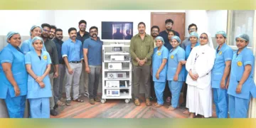 യൂണിലാറ്ററല്‍ ബൈപോര്‍ട്ടല്‍ എന്‍ഡോസ്‌കോപ്പിക് സിസ്റ്റം തൃശൂര്‍ ജൂബിലി മിഷന്‍ മെഡിക്കല്‍ കോളേജ് ആന്‍ഡ് റിസര്‍ച്ച് ഇന്‍സ്റ്റിറ്റ്യൂട്ടില്‍ സ്ഥാപിച്ചപ്പോള്‍. ഫാ. റെന്നി മുണ്ടന്‍കുര്യന്‍, ഫാ. സിന്റോ കരേപറമ്പന്‍, ഡോ. ഷിബു കള്ളിവളപ്പില്‍, ഡോ. എന്‍. ഐ. കുര്യന്‍, ഡോ. എസ്. രമേശ്, ഡോ. ഗോവിന്ദന്‍ ഉണ്ണി, സിസ്റ്റര്‍ റെജീന എന്നിവര്‍ സമീപം