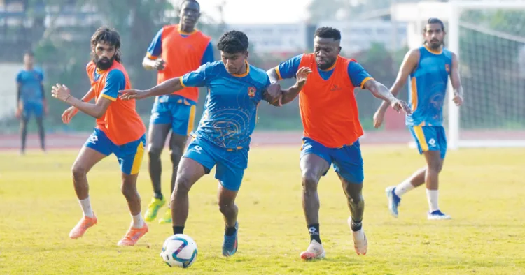 കണ്ണൂര്‍ വാരിയേഴ്‌സ് എഫ്‌സി താരങ്ങള്‍ പരിശീലനത്തില്‍
