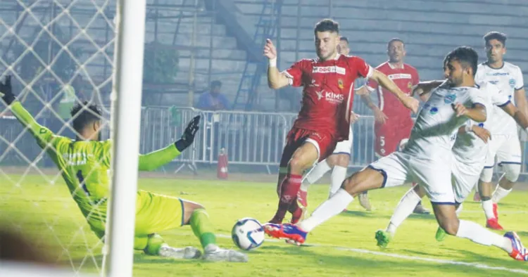 കണ്ണൂര്‍ വാരിയേഴ്‌സ്-കാലിക്കറ്റ് എഫ്‌സി പോരാട്ടത്തില്‍ നിന്ന്‌