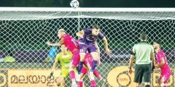 ഫോഴ്‌സ കൊച്ചി-തിരുവനന്തപുരം കൊമ്പന്‍സ് സൂപ്പര്‍ ലീഗ് കേരള പോരാട്ടത്തില്‍ നിന്ന്‌