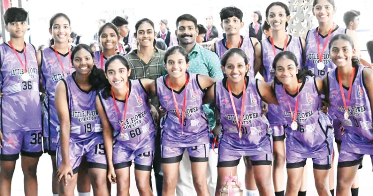 എസെച്ച് ബാസ്‌കറ്റ്‌ബോളില്‍ ജേതാക്കളായ ലിറ്റില്‍ ഫ്‌ളവര്‍ കൊരട്ടി സ്‌കൂള്‍ ടീം