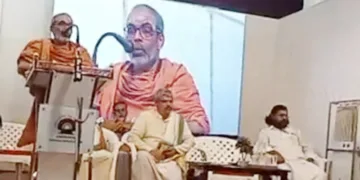 ആലുവ വെളിയത്ത്‌നാട് തന്ത്രവിദ്യാപീഠത്തില്‍ മാധവ്ജി ജന്മശതാബ്ദി ആഘോഷങ്ങളുടെ ഭാഗമായുള്ള ക്ഷേത്രീയ വേദ സമ്മേളനത്തിന്റെ ഉദ്ഘാടനം കൊളത്തൂര്‍ അദ്വൈതാശ്രമം മഠാധിപതി സ്വാമി ചിദാനന്ദപുരി നിര്‍വഹിക്കുന്നു.