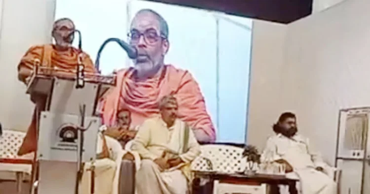 ആലുവ വെളിയത്ത്‌നാട് തന്ത്രവിദ്യാപീഠത്തില്‍ മാധവ്ജി ജന്മശതാബ്ദി ആഘോഷങ്ങളുടെ ഭാഗമായുള്ള ക്ഷേത്രീയ വേദ സമ്മേളനത്തിന്റെ ഉദ്ഘാടനം കൊളത്തൂര്‍ അദ്വൈതാശ്രമം മഠാധിപതി സ്വാമി ചിദാനന്ദപുരി നിര്‍വഹിക്കുന്നു.