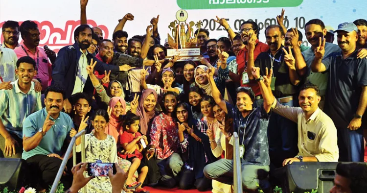 സംസ്ഥാന സ്‌കൂള്‍ ശാസ്ത്രമേളയില്‍ ഓവറോള്‍ കിരീടം നേടിയ മലപ്പുറം