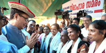 മുനമ്പം സമരവേദിയില്‍ കേന്ദ്രമന്ത്രി കിരണ്‍റിജ്ജു എത്തിയപ്പോള്‍. (ഫയല്‍ ചിത്രം)