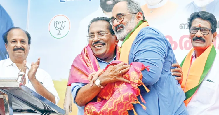 ബിജെപി തിരുവനന്തപുരം സിറ്റി ജില്ലാ അധ്യക്ഷന്‍ നയിച്ച വികസിത അനന്തപുരി സന്ദേശയാത്രയുടെ ഉദ്ഘാടന ചടങ്ങിലെത്തിയ പ്രമുഖ സാഹിത്യകാരന്‍ ഡോ. ജോര്‍ജ് ഓണക്കൂറിനെ പാര്‍ട്ടി സംസ്ഥാന അധ്യക്ഷന്‍ രാജീവ് ചന്ദ്രശേഖര്‍ ആദരിച്ചപ്പോള്‍. ബിജെപി സംസ്ഥാന വൈസ്പ്രസിഡന്റ് കെ. സോമന്‍, തമ്പാനൂര്‍ വാര്‍ഡിലെ ബിജെപി സ്ഥാനാര്‍ത്ഥി തമ്പാനൂര്‍ സതീഷ് എന്നിവര്‍ സമീപം