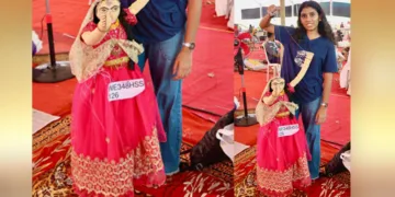 ശ്രീലക്ഷ്മി താന്‍ നിര്‍മിച്ച പാവയുമായി