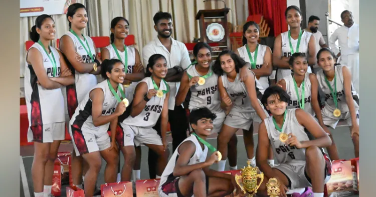 ചാവറ ബാസ്‌കറ്റ്‌ബോള്‍ ജേതാക്കളായ പ്രൊവിഡന്‍സ് കോഴിക്കോട്‌