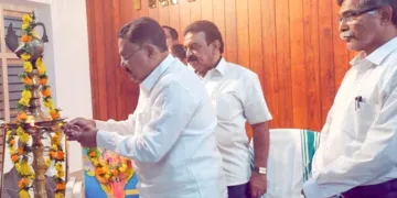 ദേശീയ നിയമ ദിനത്തോടനുബന്ധിച്ച് ഭാരതീയ അഭിഭാഷക പരിഷത്ത് സംഘടിപ്പിച്ച സെമിനാര്‍ ഗോവ മുന്‍ ഗവര്‍ണര്‍ പി.എസ്. ശ്രീധരന്‍പിള്ള ഉദ്ഘാടനം ചെയ്യുന്നു