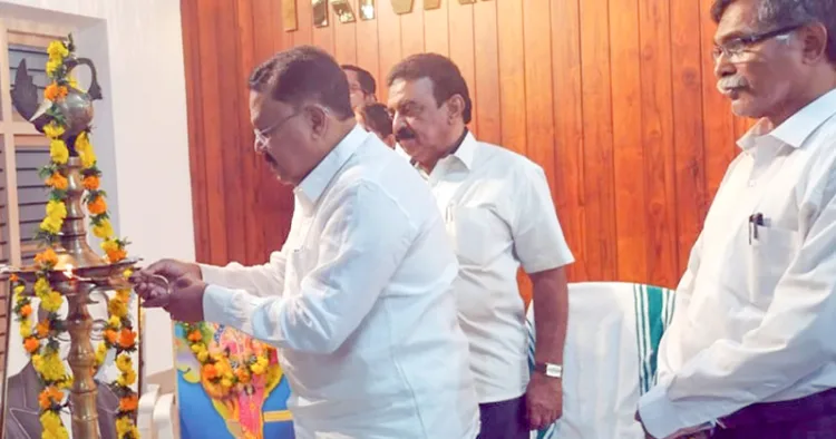 ദേശീയ നിയമ ദിനത്തോടനുബന്ധിച്ച് ഭാരതീയ അഭിഭാഷക പരിഷത്ത് സംഘടിപ്പിച്ച സെമിനാര്‍ ഗോവ മുന്‍ ഗവര്‍ണര്‍ പി.എസ്. ശ്രീധരന്‍പിള്ള ഉദ്ഘാടനം ചെയ്യുന്നു