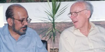 1999 ല്‍ ആര്‍ജിസിബിയില്‍ സന്ദര്‍ശനത്തിനിടെ ഡോ. ജെയിംസ് വാട്സണും ആര്‍ജിസിബി സ്ഥാപക ഡയറക്ടര്‍ പരേതനായ പ്രൊഫ. എം ആര്‍ ദാസും.