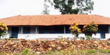 കുമ്പഴത്തോട്ടത്തിലെ പോളിങ് സ്റ്റേഷന്‍ പ്രവര്‍ത്തിക്കുന്ന തമിഴ് സ്‌കൂള്‍