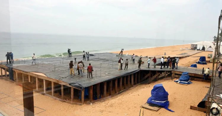 നാവികസേനാ ദിനത്തോടനുബന്ധിച്ച് ശംഖുമുഖം കടപ്പുറത്ത് പ്രത്യേക വേദി സജ്ജീകരിക്കുന്നു